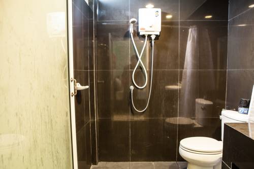 Imagen de la habitación del Hotel Fahsai Bay Villa. Foto 10