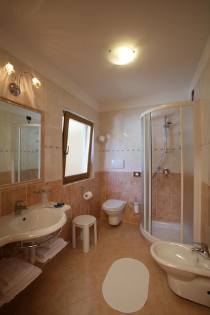 Imagen de la habitación del Hotel Fai. Foto 16
