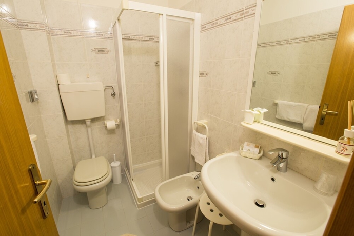 Imagen de la habitación del Hotel Fai. Foto 17