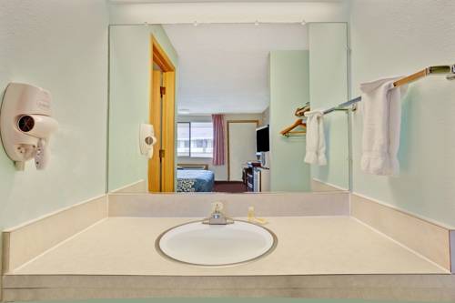 Imagen de la habitación del Hotel FairBridge Inn Express. Foto 5