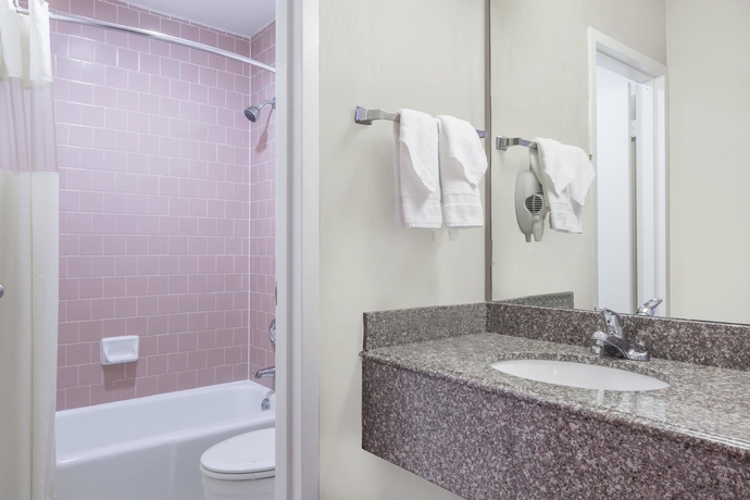 Imagen de los exteriores del Hotel FairBridge Inn Express Metairie. Foto 12