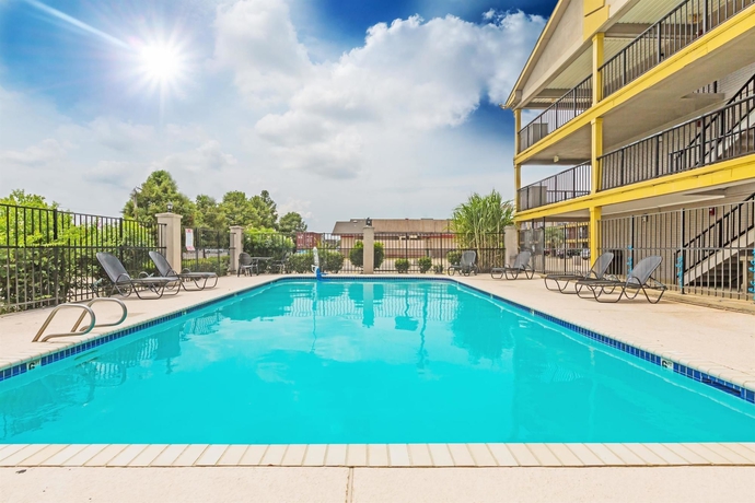 Imagen de la piscina del Hotel FairBridge Inn Express Metairie. Foto 16