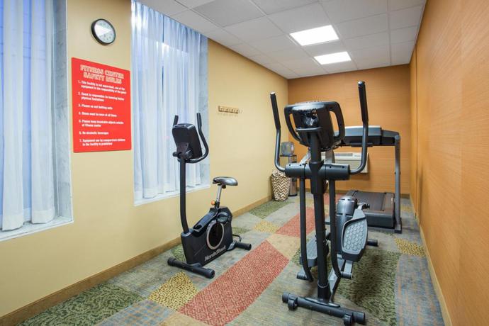 Imagen de los interiores del Hotel Fairbridge Inn Express Buffalo Airport Williamsville. Foto 8