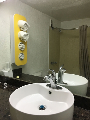 Imagen de la habitación del Hotel Fairbridge Inn Express Melrose Park. Foto 15