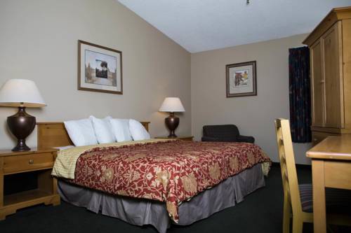 Imagen de la habitación del Hotel Fairbridge Inn, Suites & Outlaw Conference Center. Foto 3