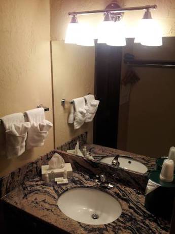 Imagen de la habitación del Hotel Fairbridge Inn, Suites & Outlaw Conference Center. Foto 7