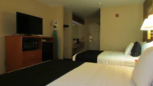 Imagen de la habitación del Hotel Fairbridge Inn and Suites. Foto 3