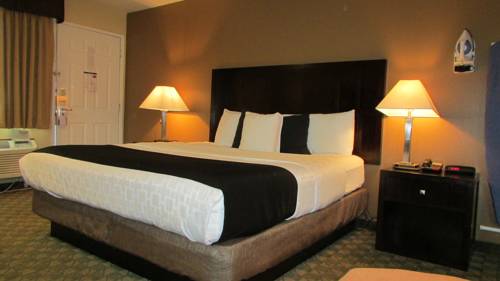 Imagen de la habitación del Hotel Fairbridge Inn and Suites. Foto 4
