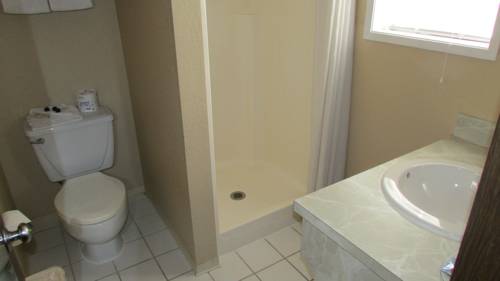 Imagen de la habitación del Hotel Fairbridge Inn and Suites. Foto 9