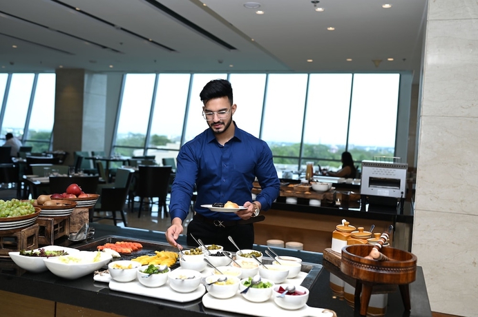 Imagen del bar/restaurante del Hotel Fairfield By Marriott Agra. Foto 4