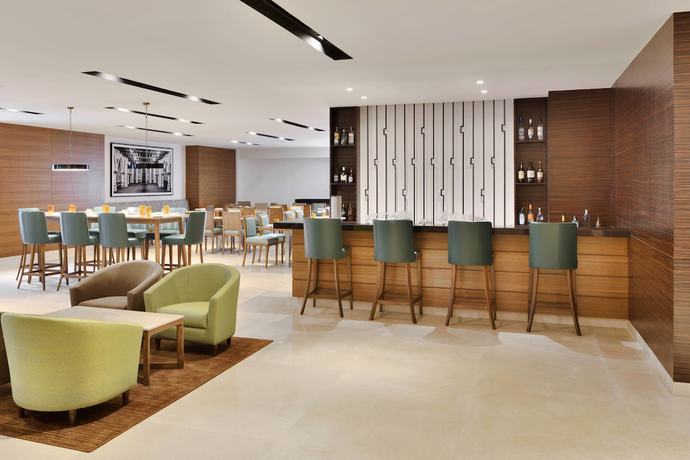 Imagen del bar/restaurante del Hotel Fairfield By Marriott Bengaluru Whitefield. Foto 3