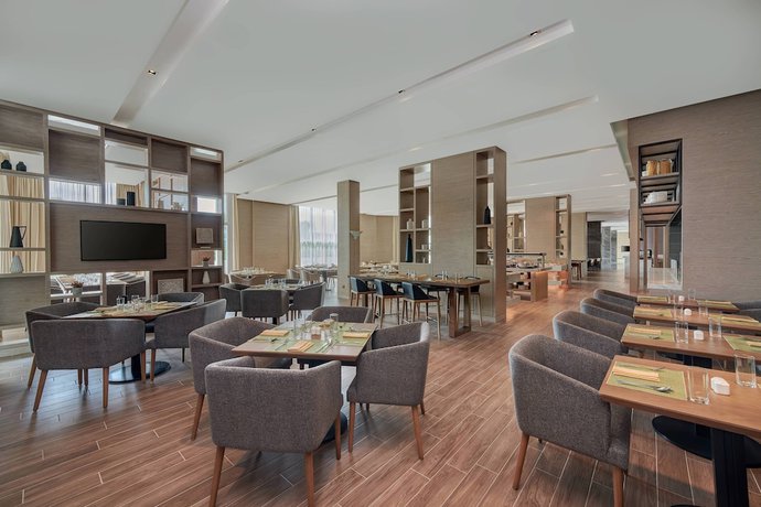 Imagen del bar/restaurante del Hotel Fairfield By Marriott Bintulu Paragon. Foto 3