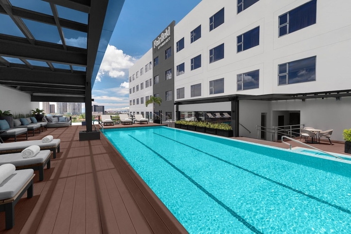 Imagen de la piscina del Hotel Fairfield By Marriott Cebu Mandaue City. Foto 18