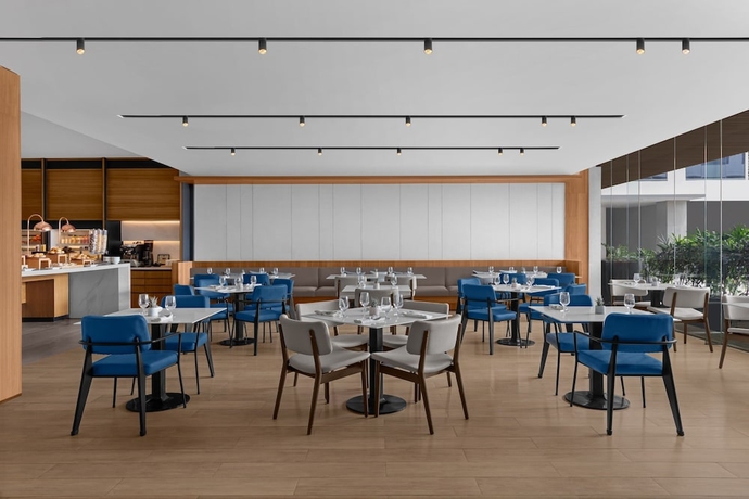 Imagen del bar/restaurante del Hotel Fairfield By Marriott Cebu Mandaue City. Foto 4