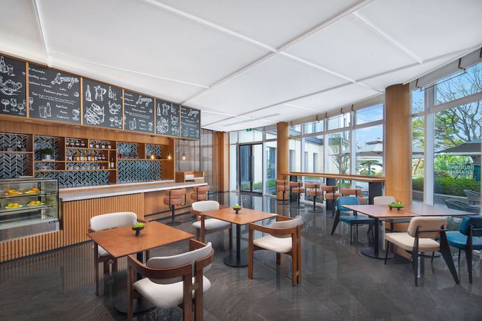 Imagen de los interiores del Hotel Fairfield By Marriott Hangzhou Qiandao Lake. Foto 15