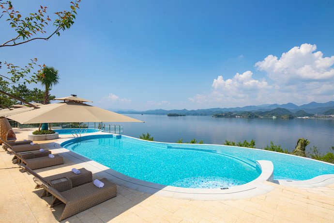 Imagen de la piscina del Hotel Fairfield By Marriott Hangzhou Qiandao Lake. Foto 19