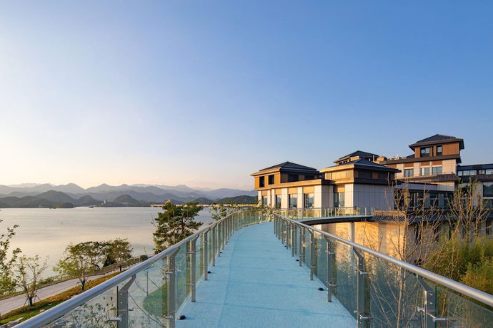 Imagen de los interiores del Hotel Fairfield By Marriott Hangzhou Qiandao Lake. Foto 17