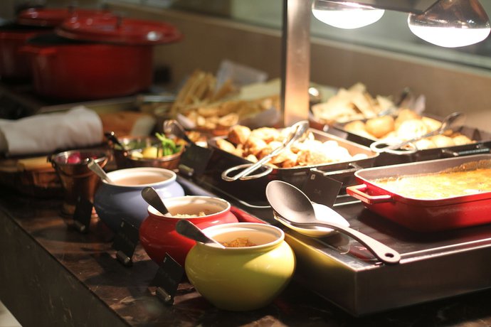 Imagen de los interiores del Hotel Fairfield By Marriott Indore. Foto 18