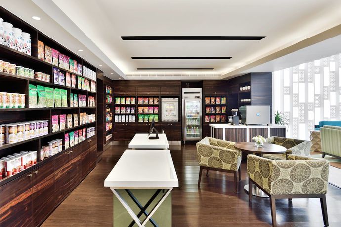 Imagen del bar/restaurante del Hotel Fairfield By Marriott Indore. Foto 5