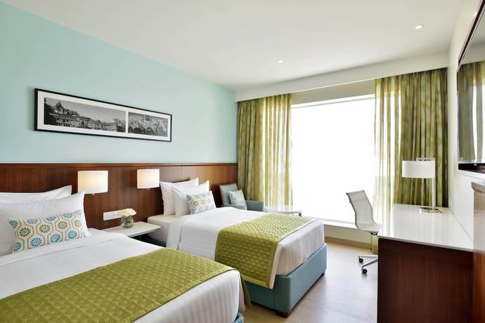 Imagen de los interiores del Hotel Fairfield By Marriott Indore. Foto 19