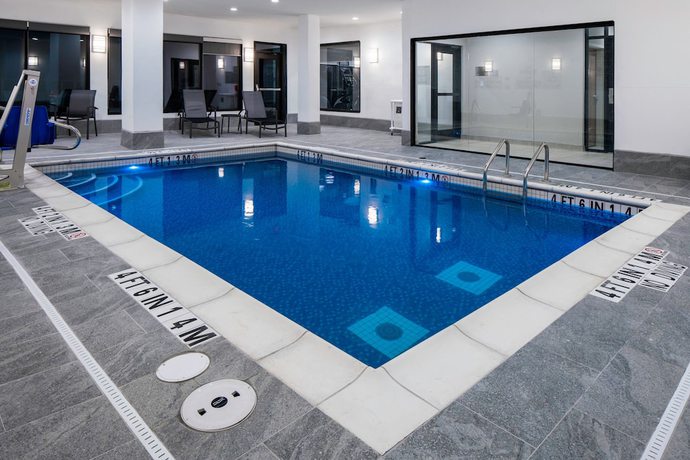 Imagen de la piscina del Hotel Fairfield By Marriott Inn And Suites Corinth South Denton Area. Foto 20