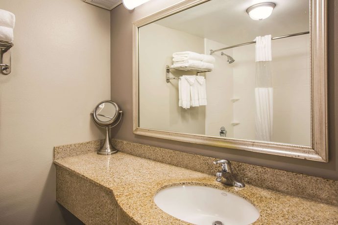 Imagen de la habitación del Hotel Fairfield By Marriott Inn And Suites Fresno River Park. Foto 5
