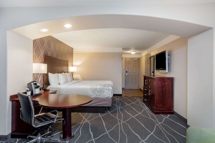 Imagen de la habitación del Hotel Fairfield By Marriott Inn And Suites Fresno River Park. Foto 12