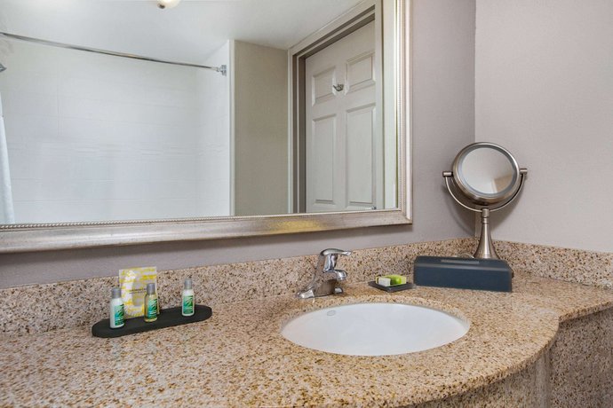 Imagen de la habitación del Hotel Fairfield By Marriott Inn And Suites Fresno River Park. Foto 13
