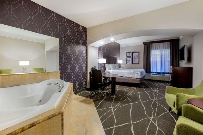 Imagen de la habitación del Hotel Fairfield By Marriott Inn And Suites Fresno River Park. Foto 14