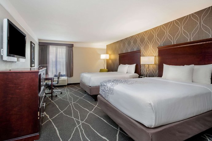 Imagen de la habitación del Hotel Fairfield By Marriott Inn And Suites Fresno River Park. Foto 17