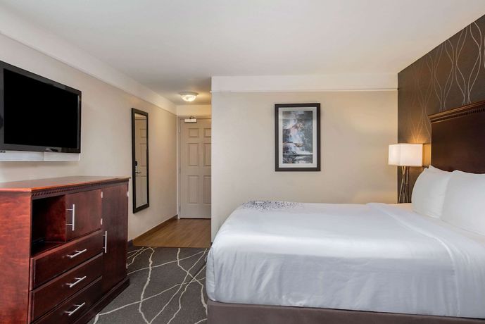 Imagen de la habitación del Hotel Fairfield By Marriott Inn And Suites Fresno River Park. Foto 19