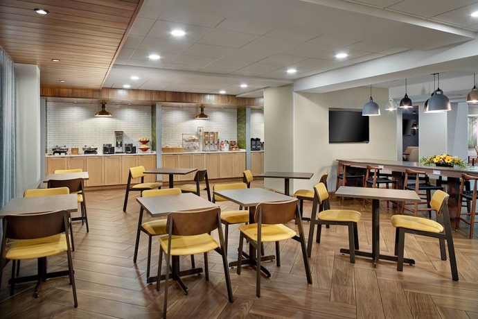 Imagen del bar/restaurante del Hotel Fairfield By Marriott Inn and Suites Asheville Outlets. Foto 3
