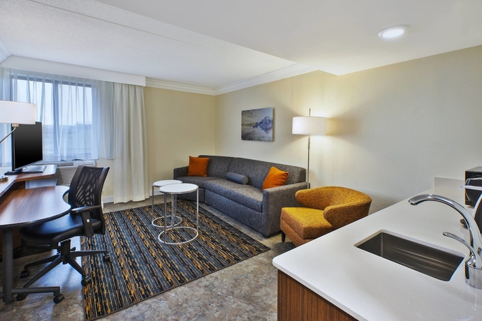Imagen de la habitación del Hotel Fairfield By Marriott Inn and Suites Herndon Reston. Foto 11
