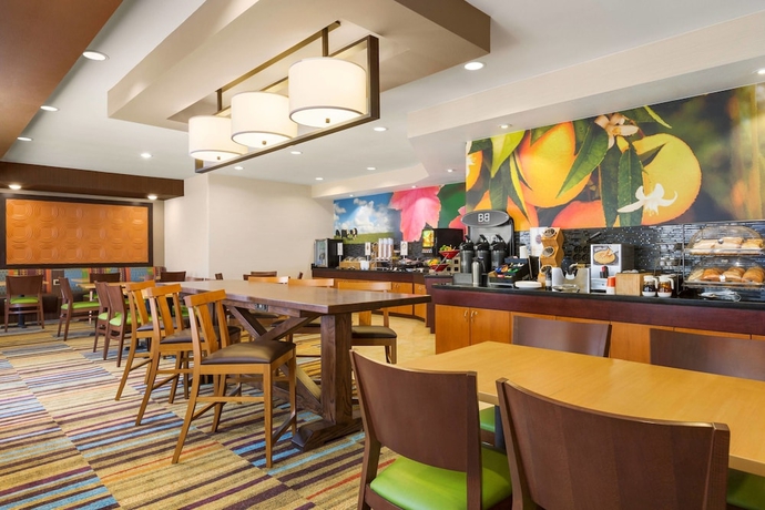 Imagen del bar/restaurante del Hotel Fairfield By Marriott Inn and Suites Houston North/cypress Station. Foto 2