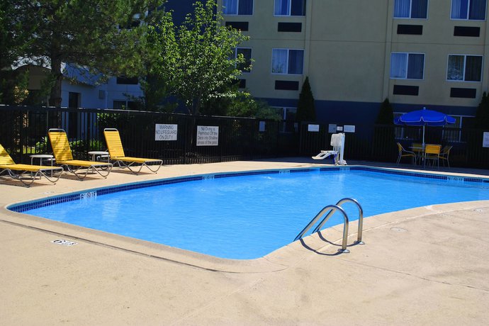 Imagen de la piscina del Hotel Fairfield By Marriott Inn and Suites Wallingford New Haven. Foto 20