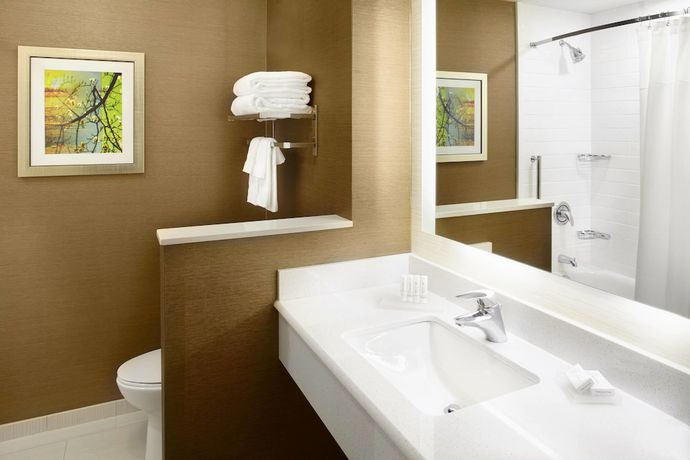 Imagen de la habitación del Hotel Fairfield By Marriott Inn and Suites Wheeling At The Highlands. Foto 11