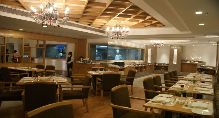 Imagen del bar/restaurante del Hotel Fairfield By Marriott Jaipur. Foto 7