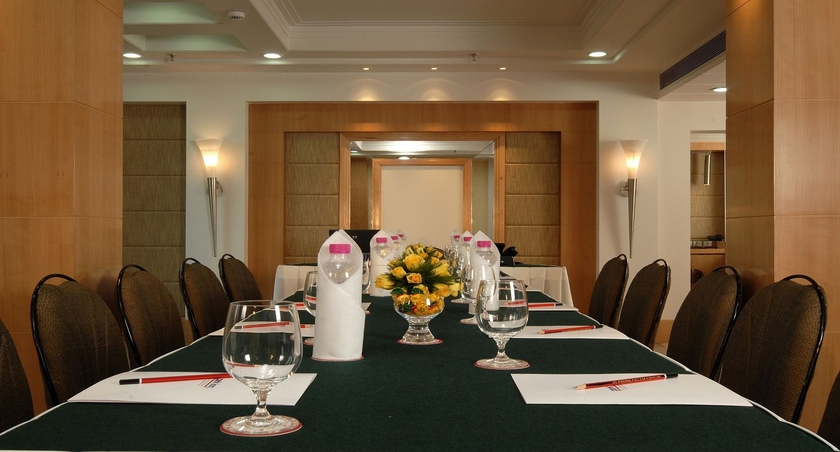 Imagen de los interiores del Hotel Fairfield By Marriott Jaipur. Foto 11