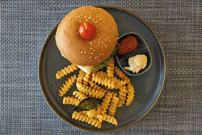 Imagen del bar/restaurante del Hotel Fairfield By Marriott Jakarta Soekarno-hatta Airport. Foto 14