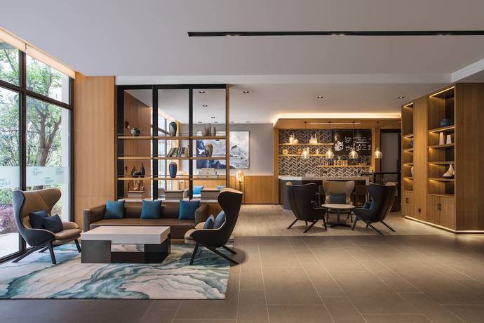 Imagen de los interiores del Hotel Fairfield By Marriott Jingdezhen. Foto 11