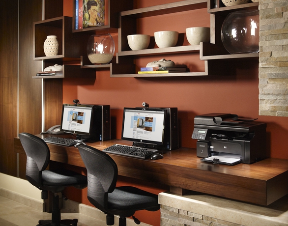 Imagen de los interiores del Hotel Fairfield By Marriott Los Cabos. Foto 9