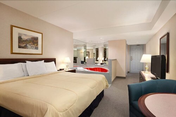 Imagen de la habitación del Hotel Fairfield By Marriott Niagara Falls, Canada. Foto 8