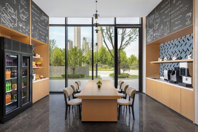Imagen de los interiores del Hotel Fairfield By Marriott Wuhan Hankou. Foto 15