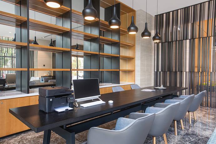 Imagen de los interiores del Hotel Fairfield By Marriott Zhuhai Xiangzhou. Foto 16