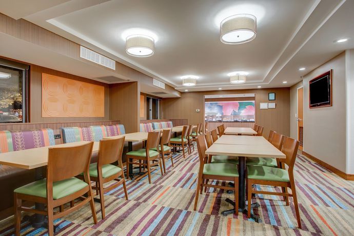 Imagen de los interiores del Hotel Fairfield Inn Amesbury. Foto 14