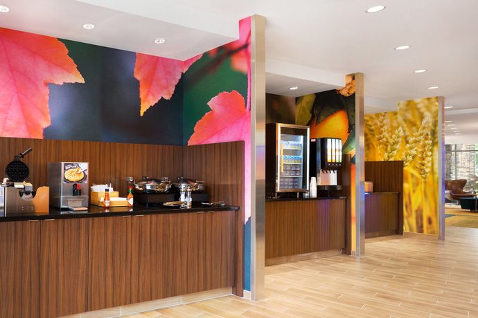 Imagen del bar/restaurante del Hotel Fairfield Inn And Suites Akron Fairlawn. Foto 4
