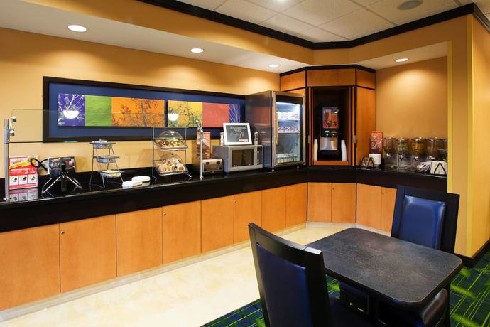 Imagen del bar/restaurante del Hotel Fairfield Inn And Suites By Marriott Albany. Foto 3