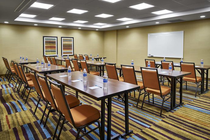 Imagen de los interiores del Hotel Fairfield Inn And Suites By Marriott Alexandria, Alexandria. Foto 20