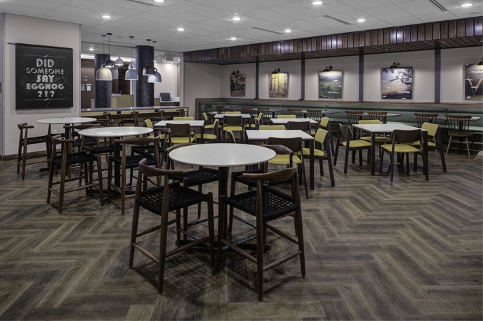 Imagen del bar/restaurante del Hotel Fairfield Inn And Suites By Marriott Allentown Wes. Foto 7