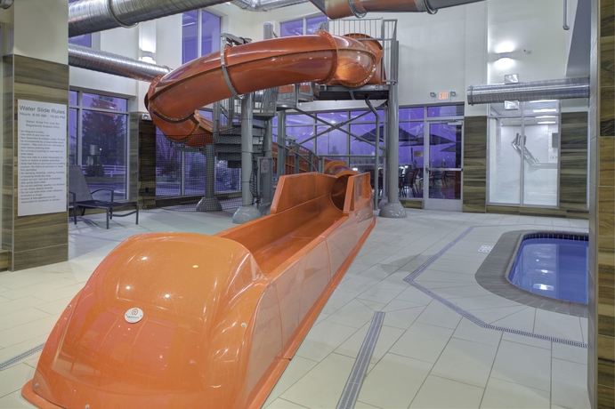 Imagen de la piscina del Hotel Fairfield Inn And Suites By Marriott Allentown Wes. Foto 18